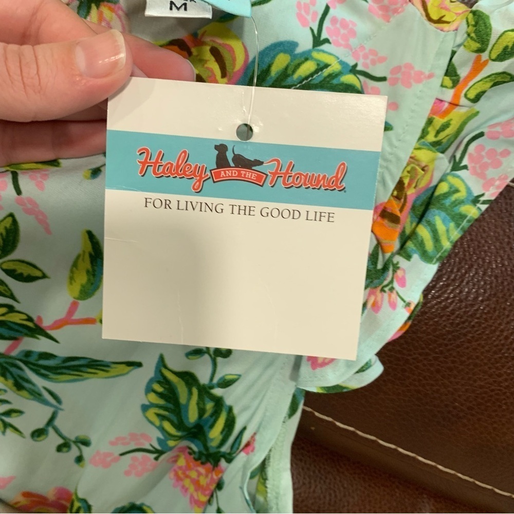 Haley and the Hound Floral Print Button Back Ruffle Bottom Blouse Size Medium‎ - Picture 7 of 10